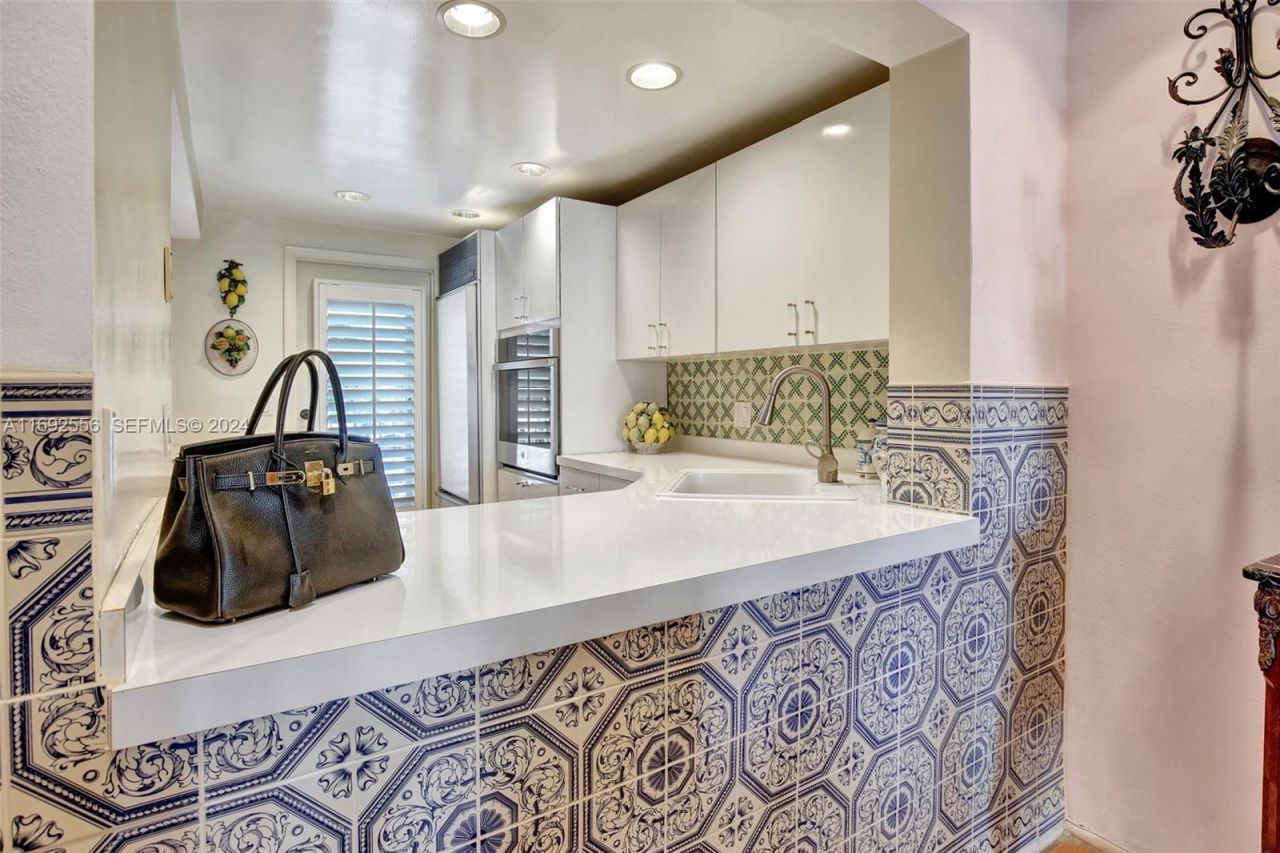 450 Paradise Isle Blvd, Unit 307 & 308, Hallandale Beach, FL 33009 Photo