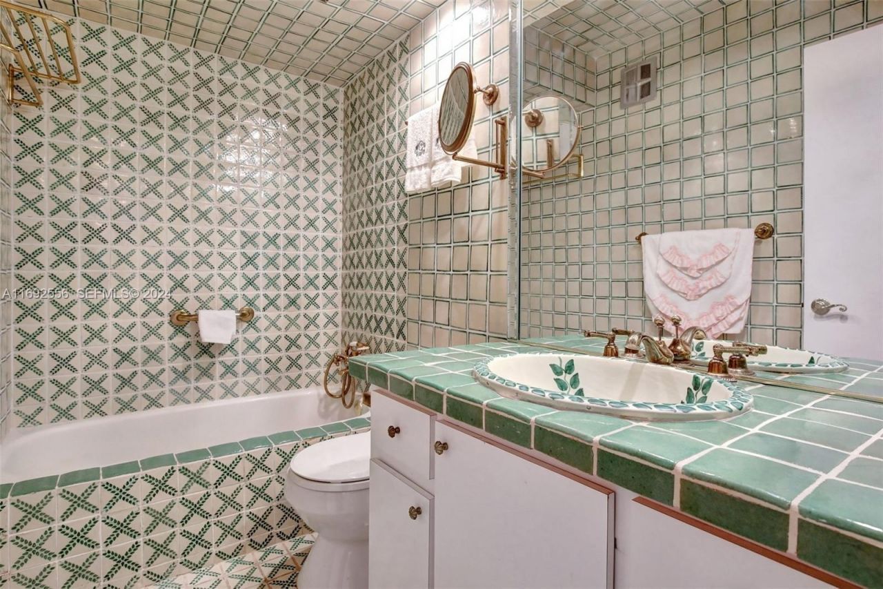 450 Paradise Isle Blvd, Unit 307 & 308, Hallandale Beach, FL 33009 Photo