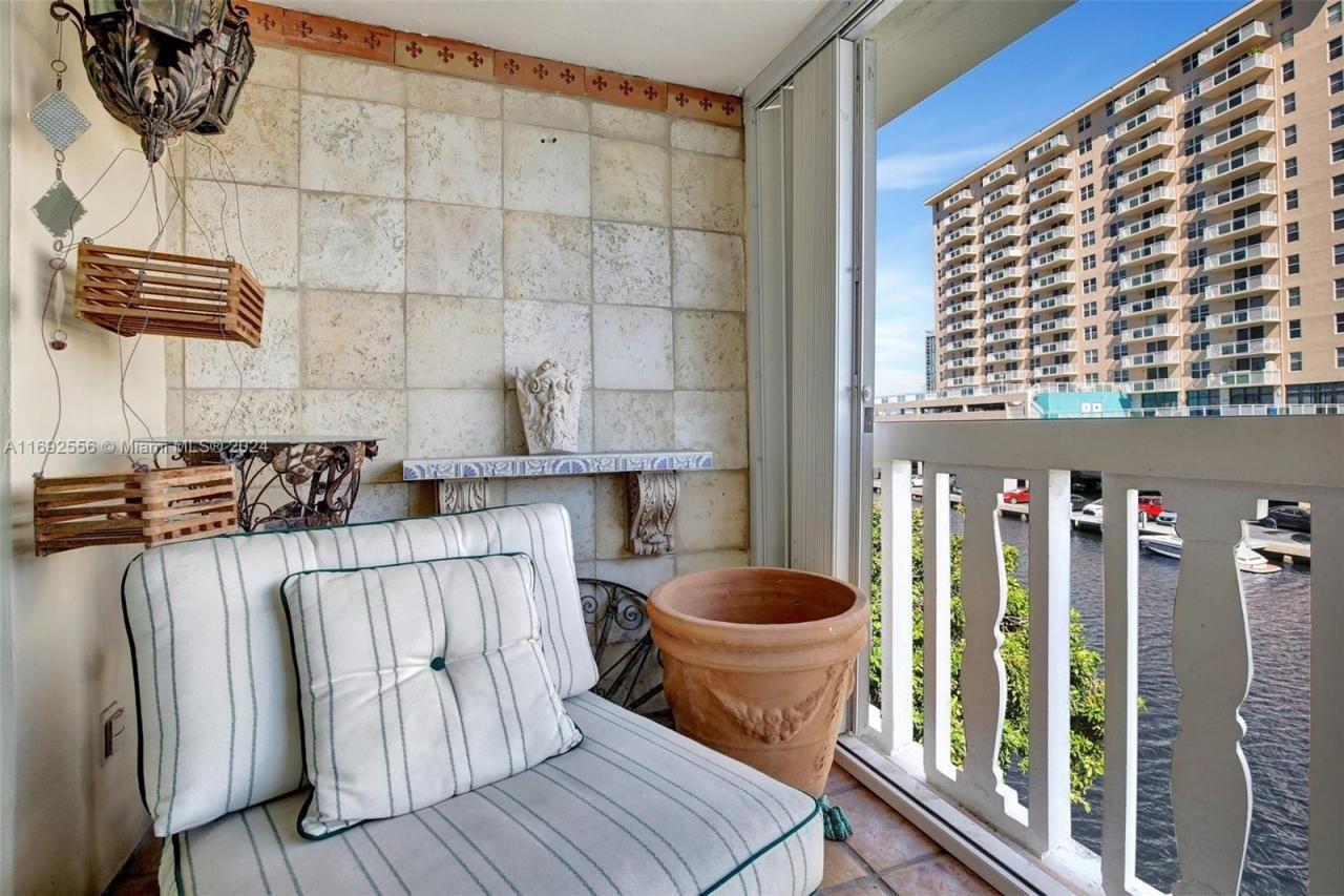 450 Paradise Isle Blvd, Unit 307 & 308, Hallandale Beach, FL 33009 Photo