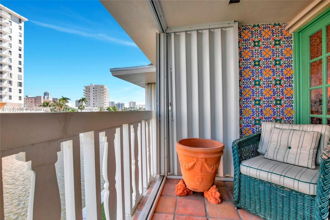 450 Paradise Isle Blvd, Unit 307 & 308, Hallandale Beach, FL 33009 Photo