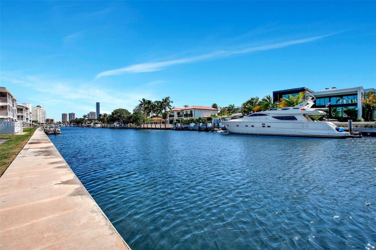 450 Paradise Isle Blvd, Unit 307 & 308, Hallandale Beach, FL 33009 Photo