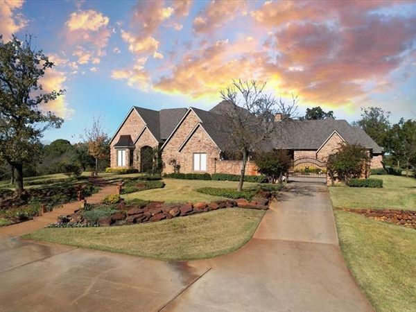 811 Russell Lane, Denison, TX 75021