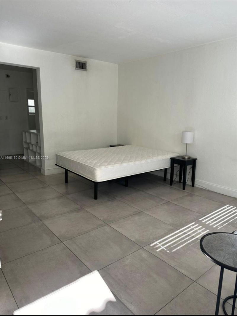 653 Michigan Ave, Unit 4, Miami Beach, FL 33139 Photo