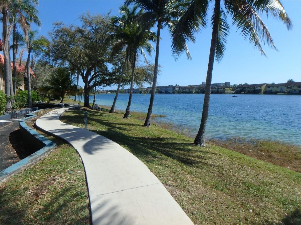 740 NE 199th St, Unit 206G, Miami, FL 33179 Photo