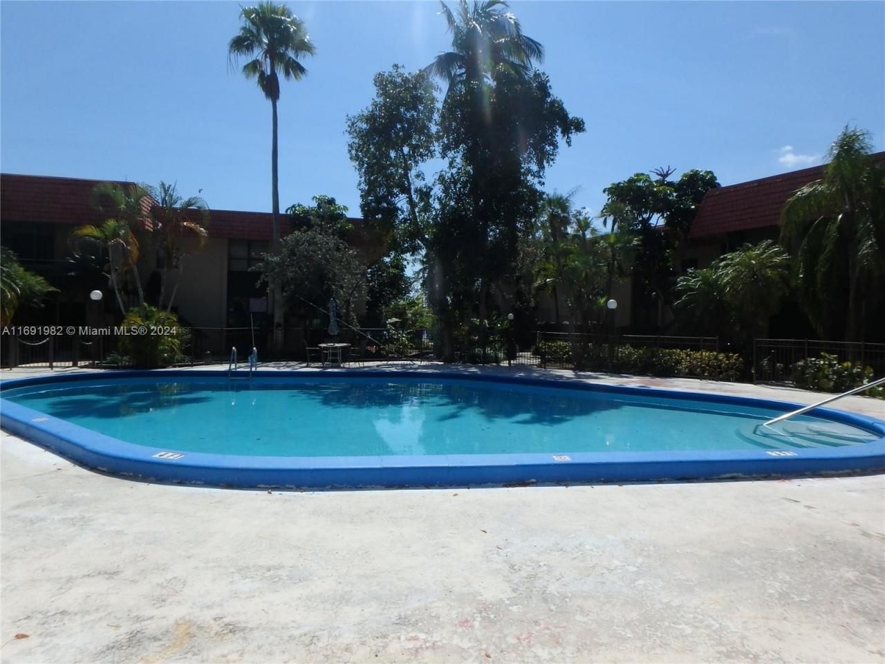 740 NE 199th St, Unit 206G, Miami, FL 33179 Photo