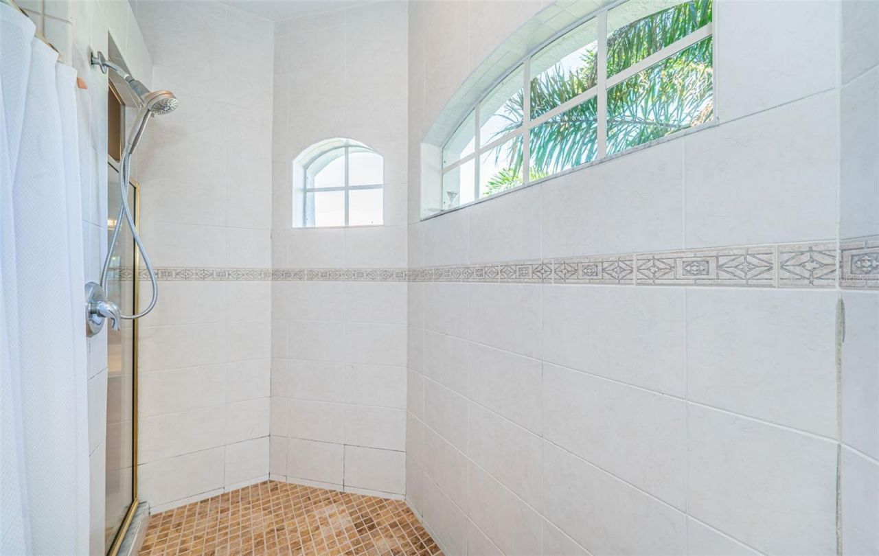 5944 Bay Drive S, Gulfport, FL 33707 Photo