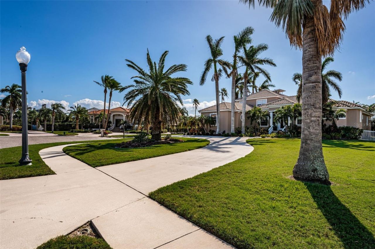 5944 Bay Drive S, Gulfport, FL 33707 Photo