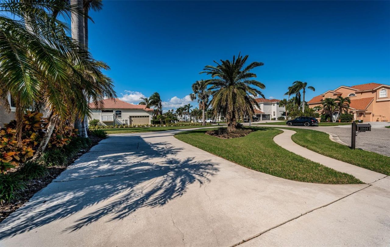 5944 Bay Drive S, Gulfport, FL 33707 Photo