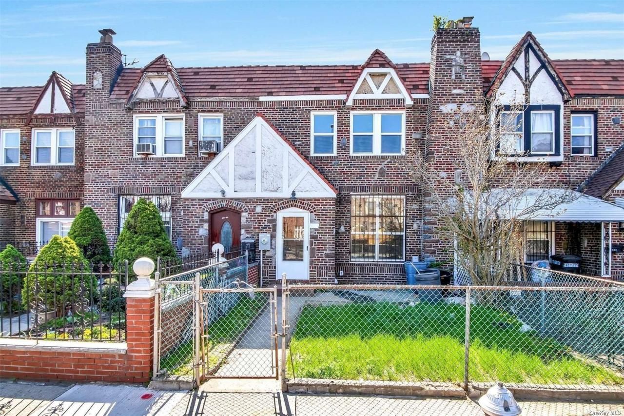 109-12 Francis Lewis Boulevard, Jamaica, NY 11429 Main Photo
