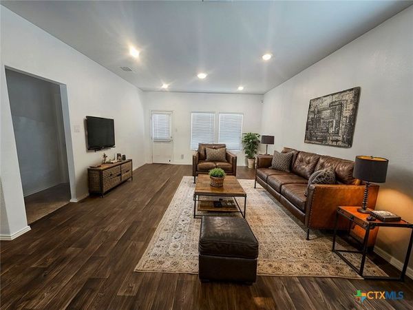 916 Armadillo Drive, Seguin, TX 78155