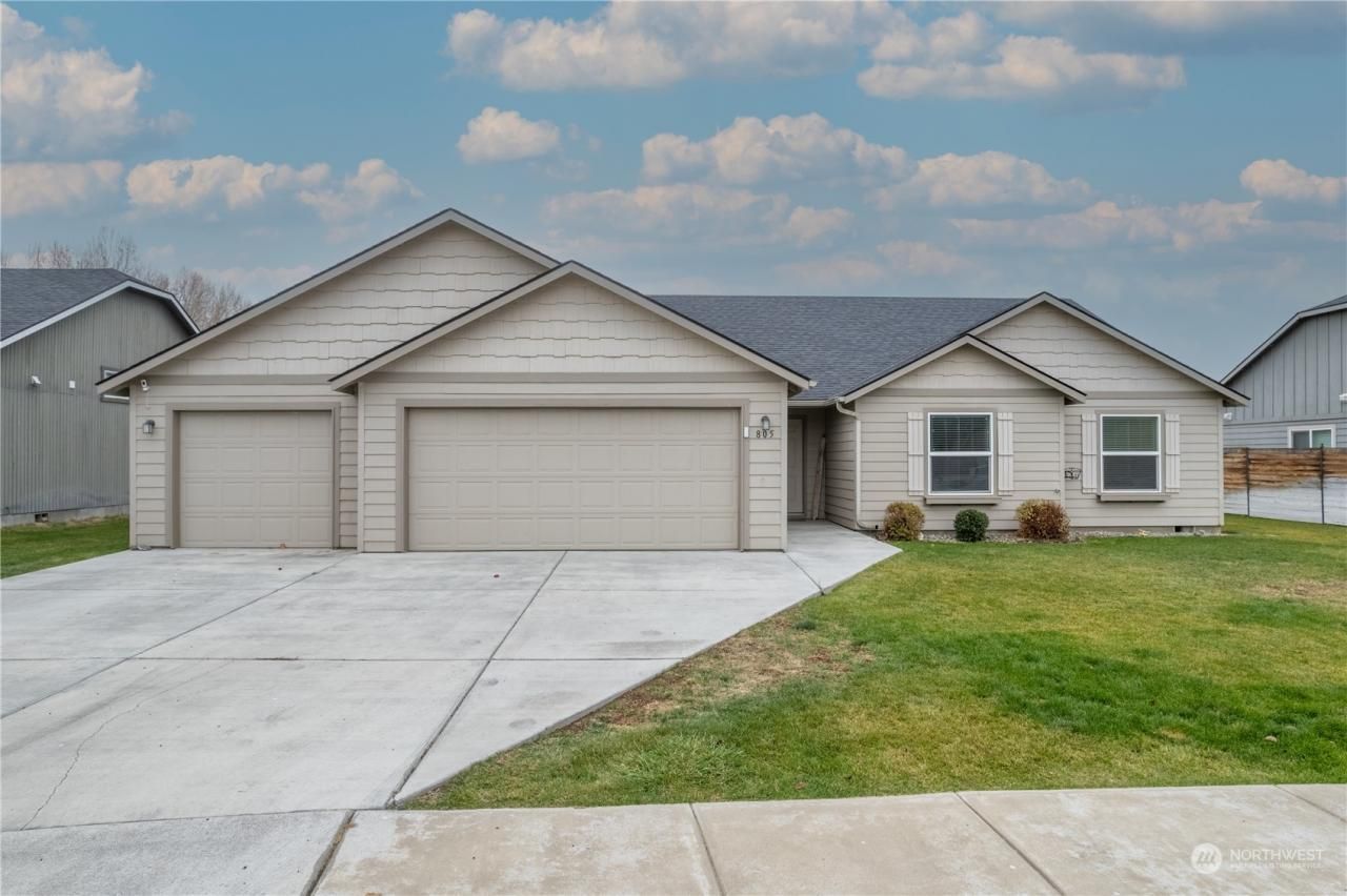 805 S Hamilton Road, Moses Lake, WA 98837 Main Photo