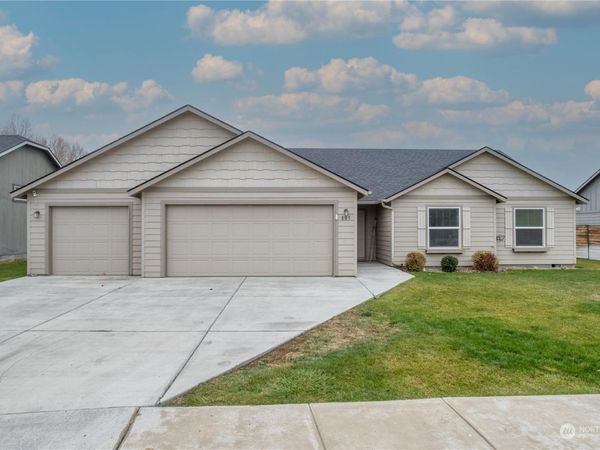 805 S Hamilton Road, Moses Lake, WA 98837