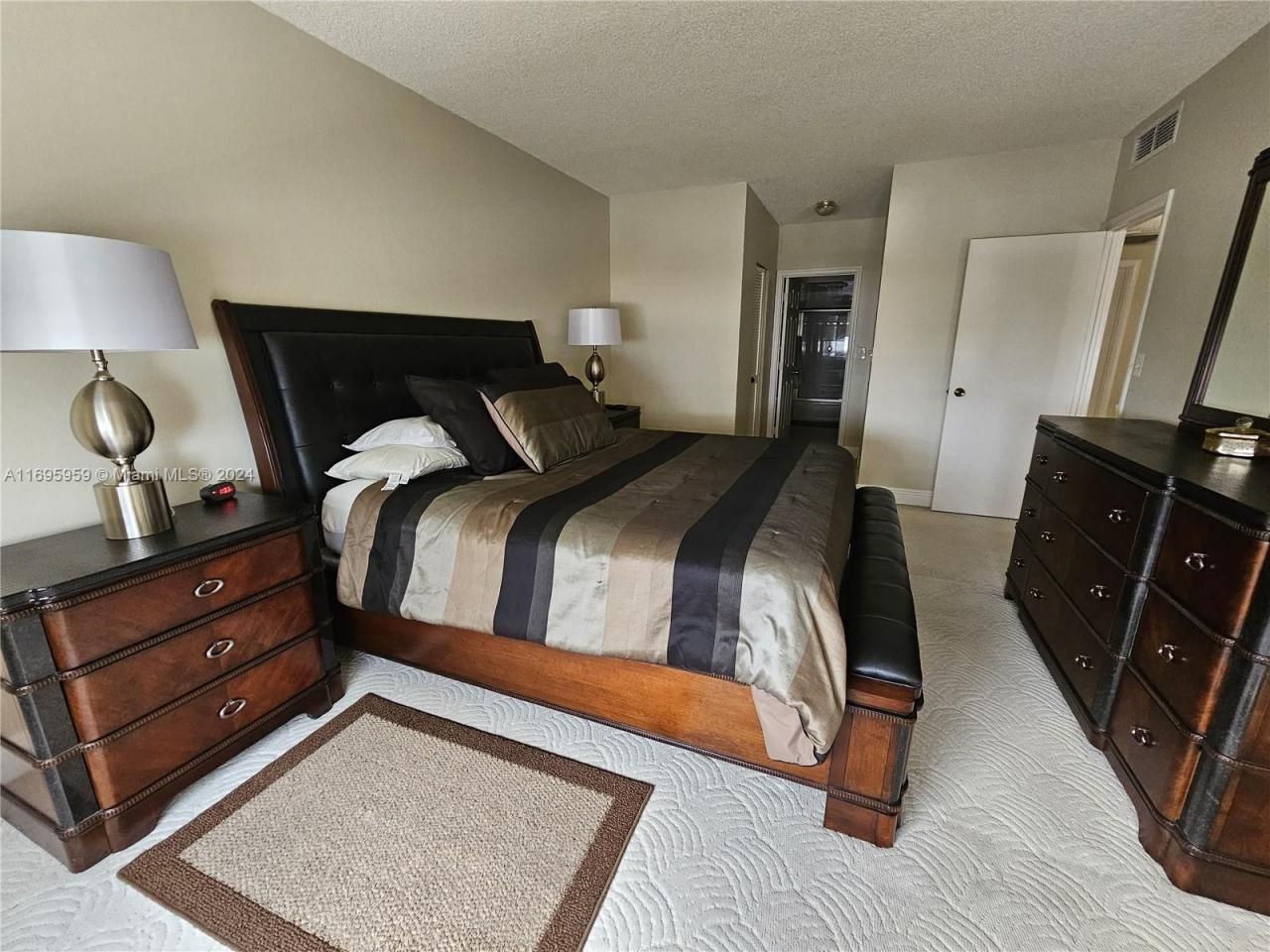 1980 S Ocean Dr, Unit 6J, Hallandale Beach, FL 33009 Photo