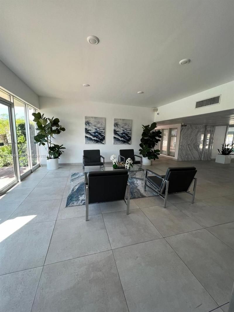 401 Golden Isles Dr, Unit 303, Hallandale Beach, FL 33009 Photo