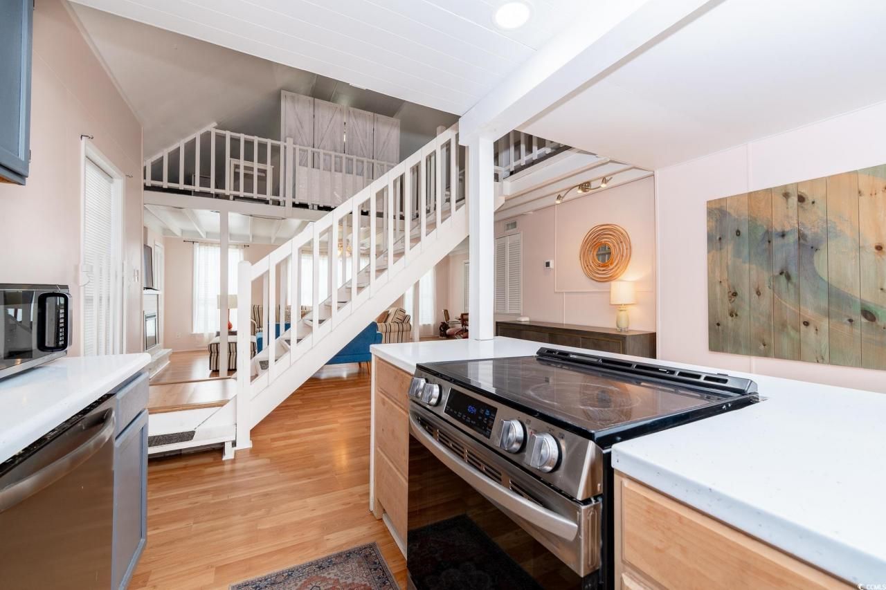 114 N Pinewood Dr. N Photo 38