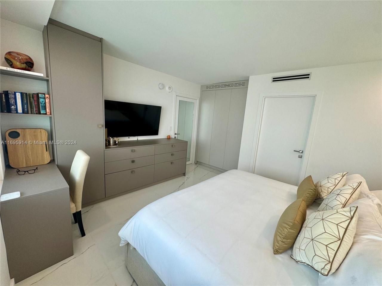 9801 Collins Ave, Unit 20E, Bal Harbour, FL 33154 Photo