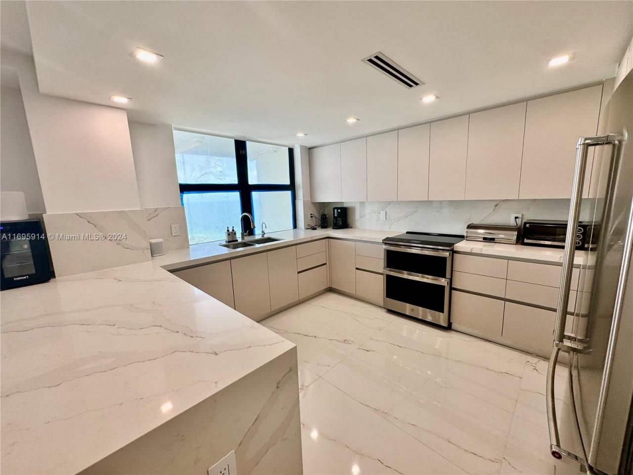 9801 Collins Ave, Unit 20E, Bal Harbour, FL 33154 Photo