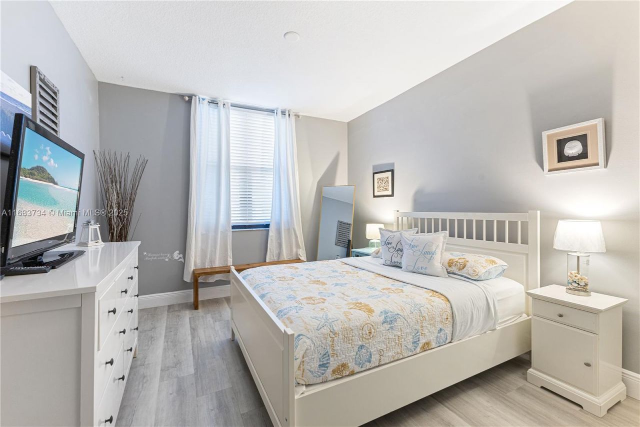 651 Okeechobee Blvd, Unit 202, West Palm Beach, FL 33401 Photo