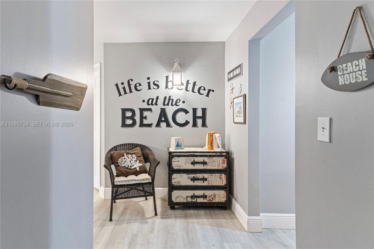651 Okeechobee Blvd, Unit 202, West Palm Beach, FL 33401 Photo