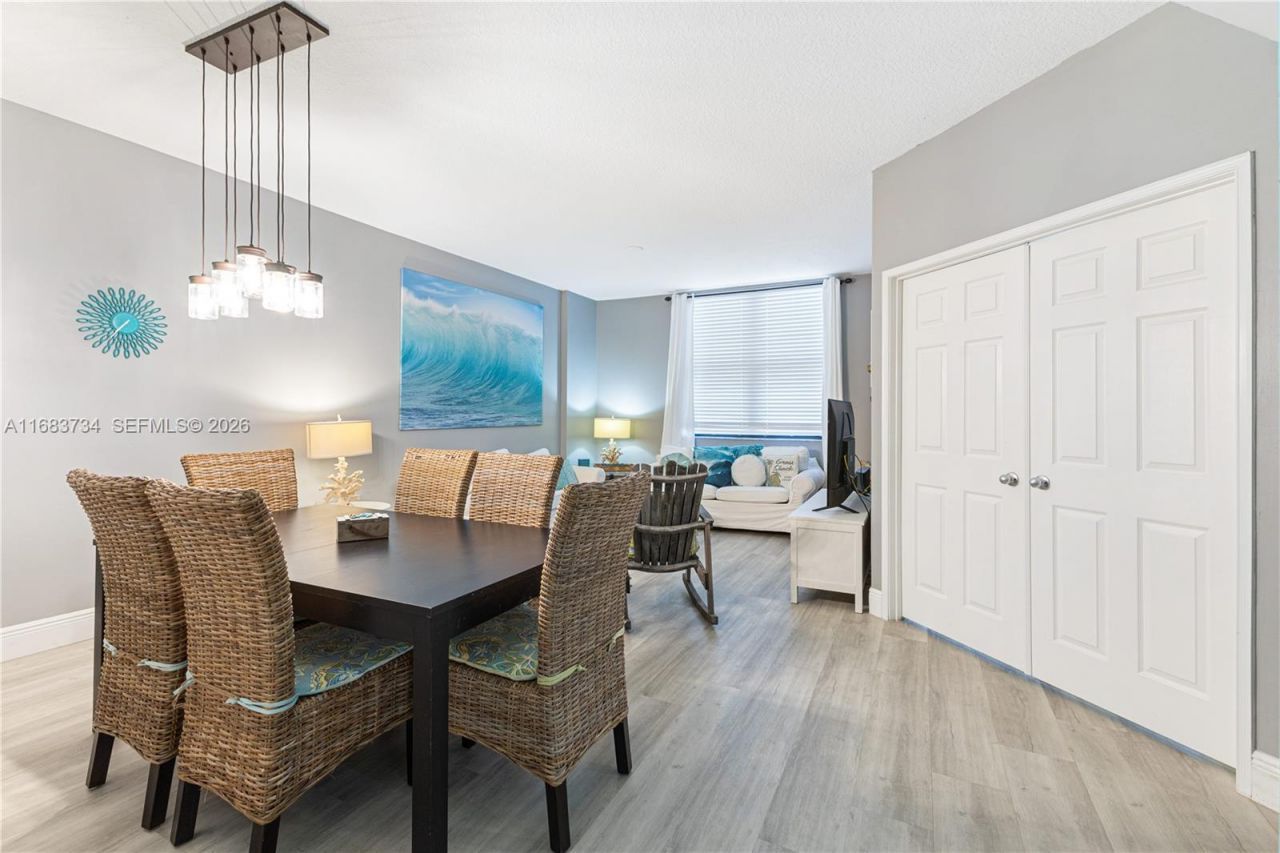 651 Okeechobee Blvd, Unit 202, West Palm Beach, FL 33401 Photo