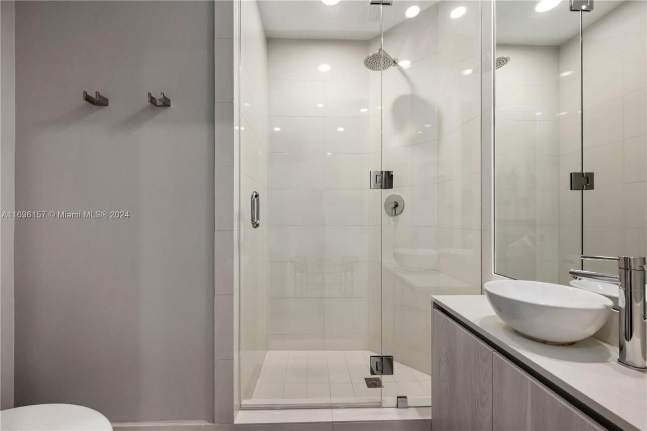 480 NE 31st St, Unit 1207, Miami, FL 33137 Photo