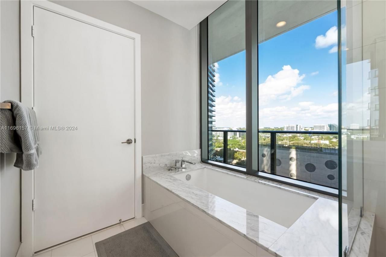 480 NE 31st St, Unit 1207, Miami, FL 33137 Photo