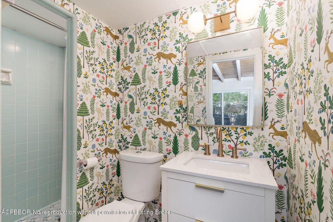 240 Almeria Road, West Palm Beach, FL 33405 Photo