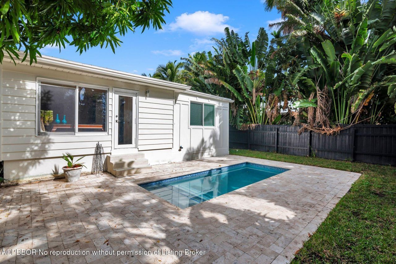 240 Almeria Road, West Palm Beach, FL 33405 Photo