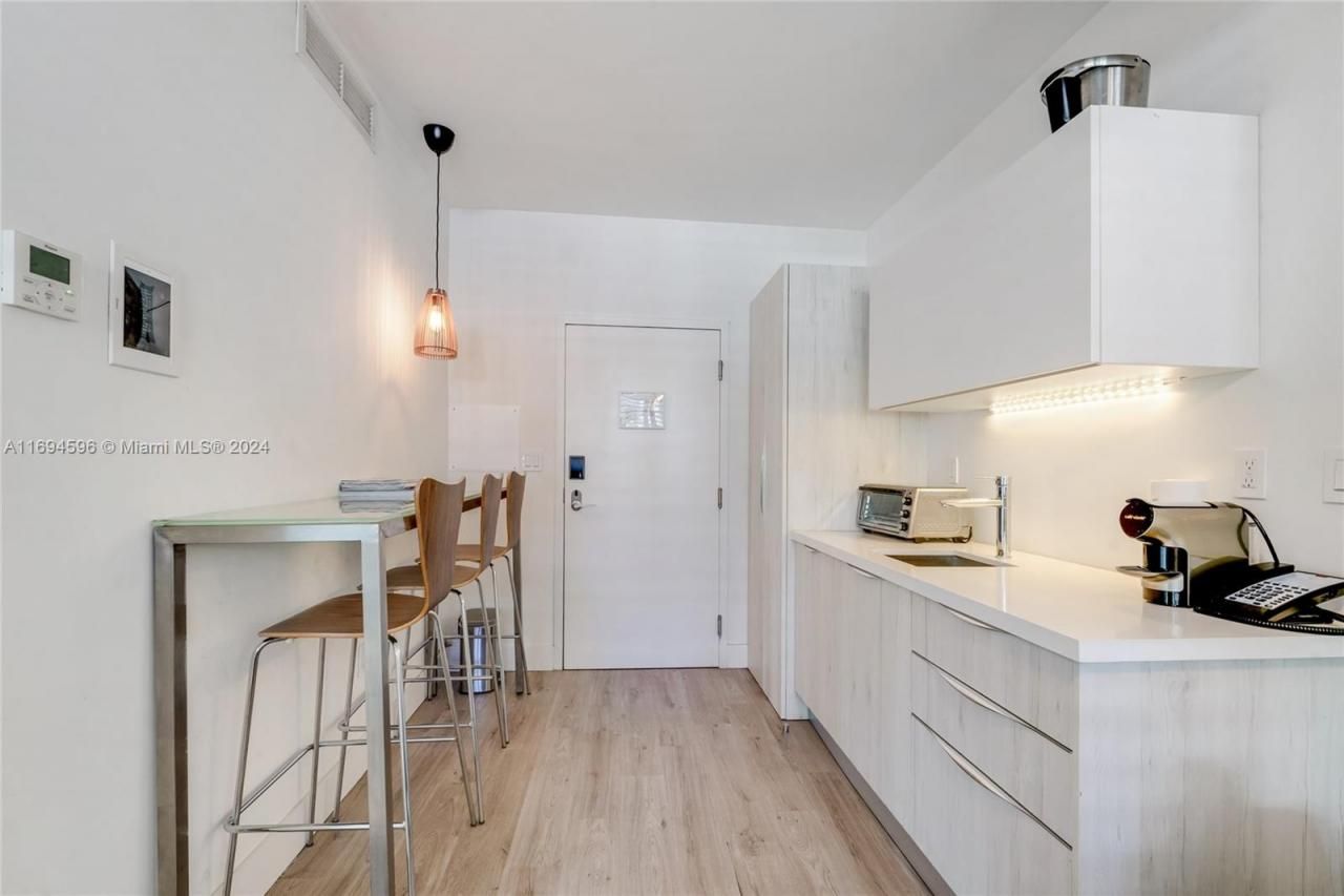 6080 Collins Ave, Unit 102, Miami Beach, FL 33140 Photo