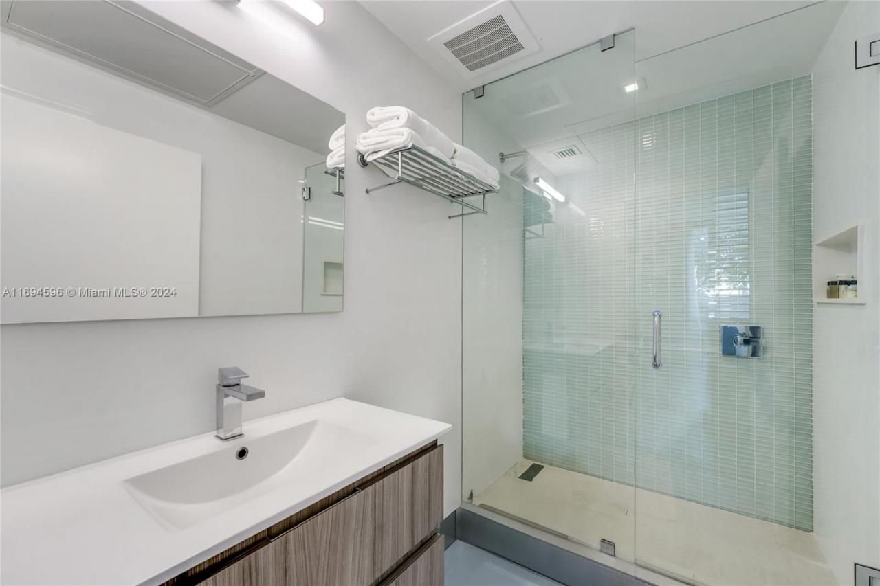 6080 Collins Ave, Unit 102, Miami Beach, FL 33140 Photo