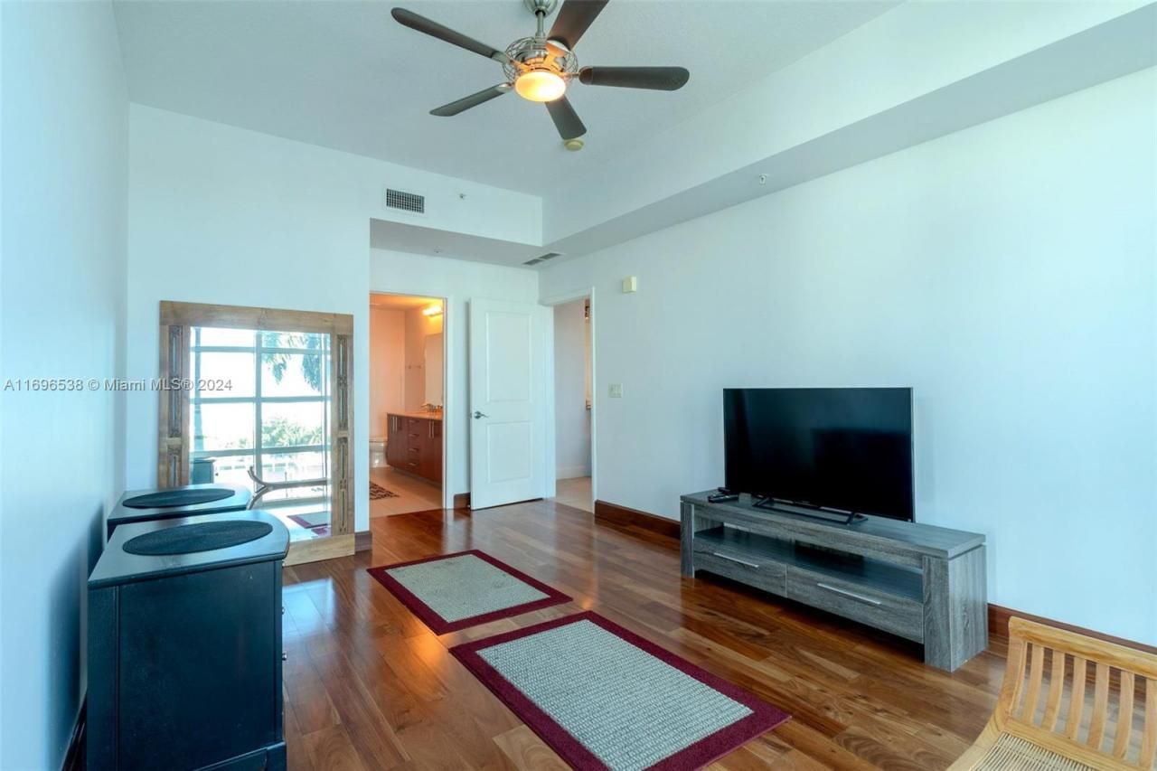 1945 S Ocean Dr, Unit M5, Hallandale Beach, FL 33009 Photo