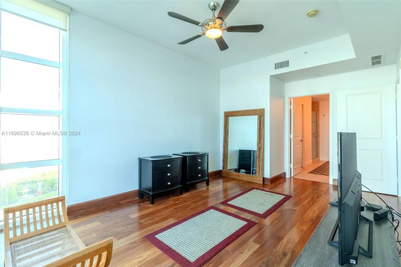 1945 S Ocean Dr, Unit M5, Hallandale Beach, FL 33009 Photo