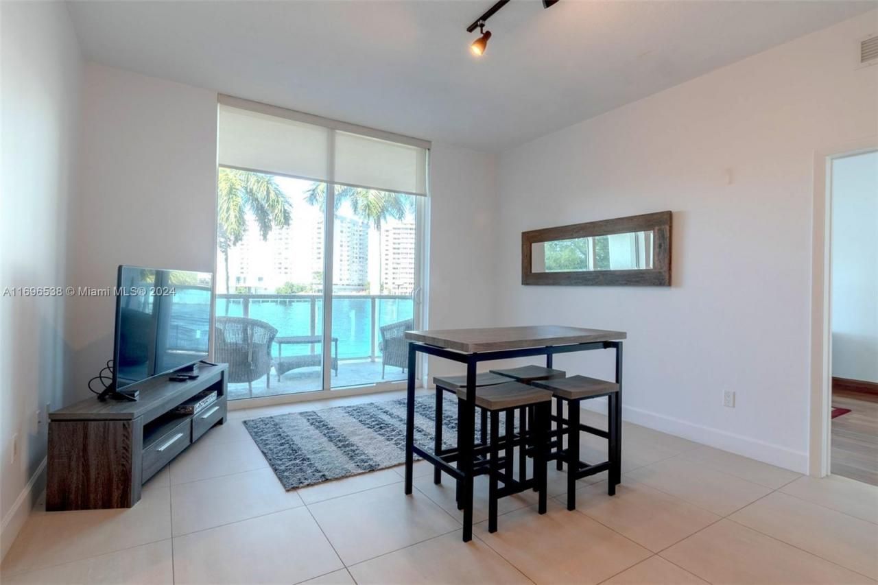 1945 S Ocean Dr, Unit M5, Hallandale Beach, FL 33009 Photo