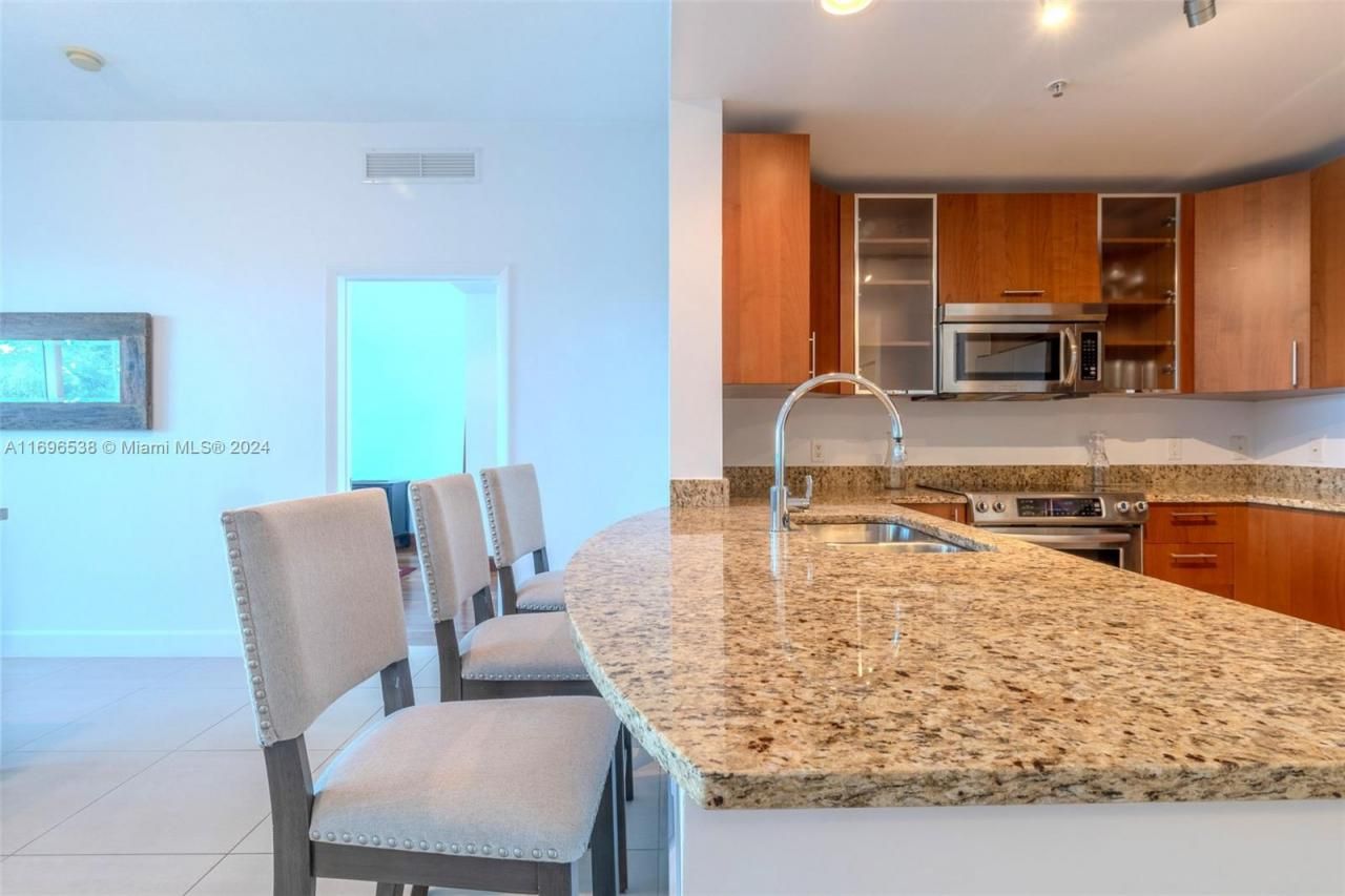 1945 S Ocean Dr, Unit M5, Hallandale Beach, FL 33009 Photo