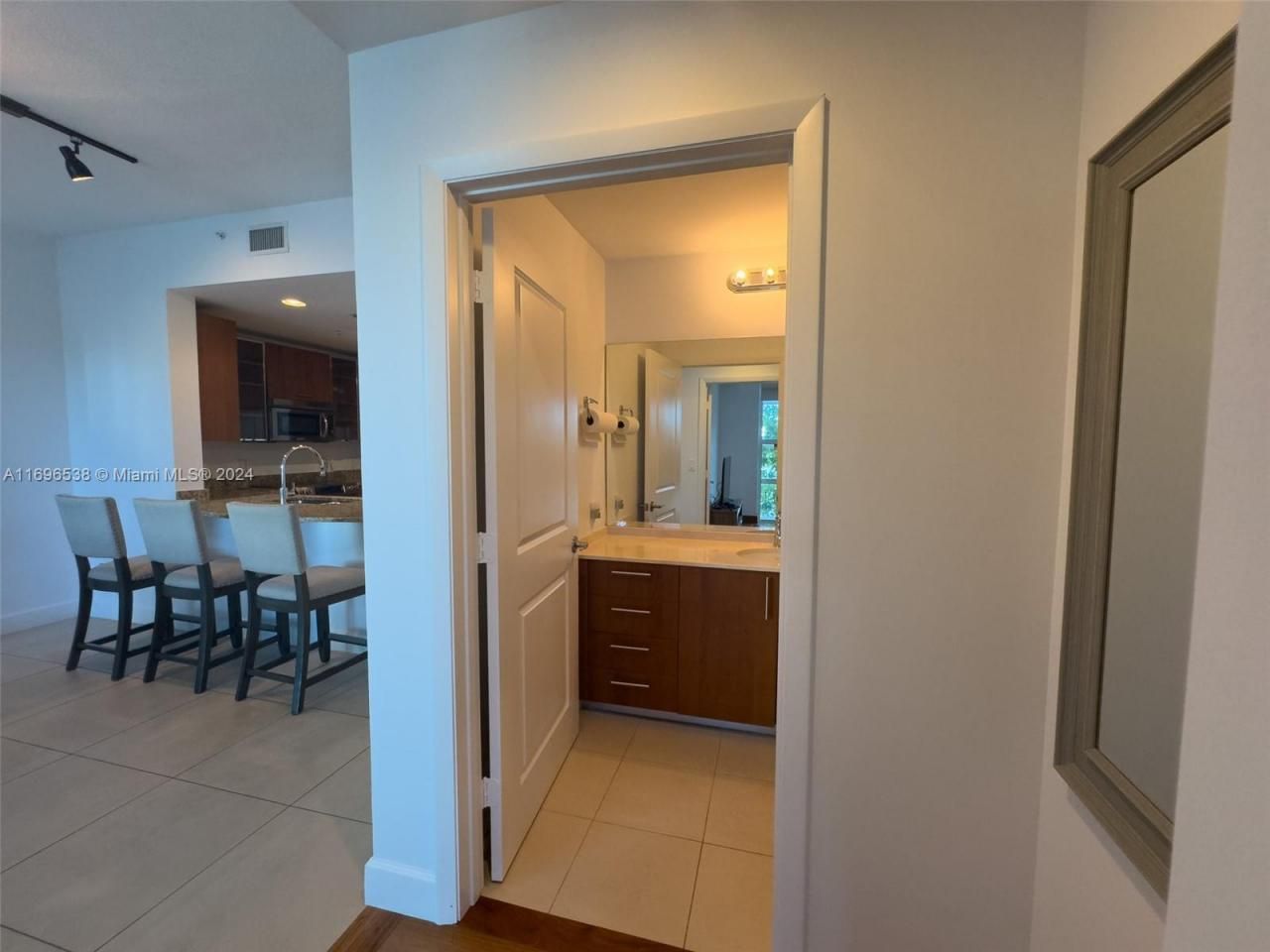 1945 S Ocean Dr, Unit M5, Hallandale Beach, FL 33009 Photo