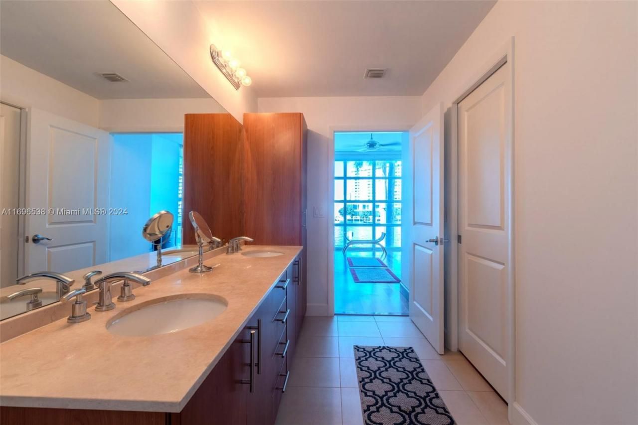 1945 S Ocean Dr, Unit M5, Hallandale Beach, FL 33009 Photo