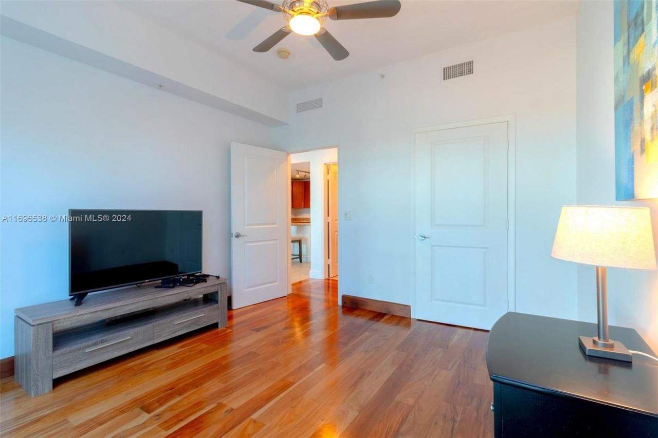 1945 S Ocean Dr, Unit M5, Hallandale Beach, FL 33009 Photo