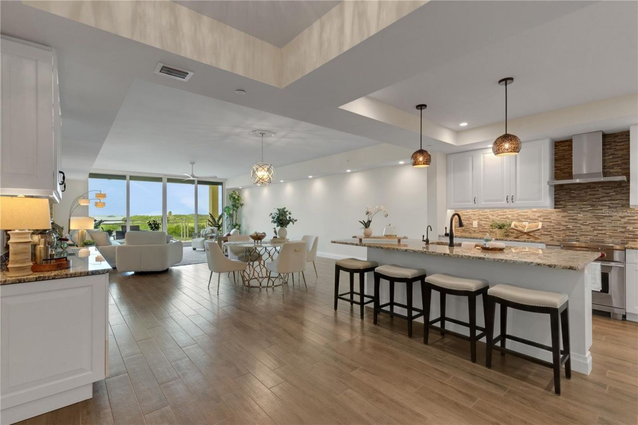 795 Collany Road, Unit 304, Saint Petersburg, FL 33715 Photo