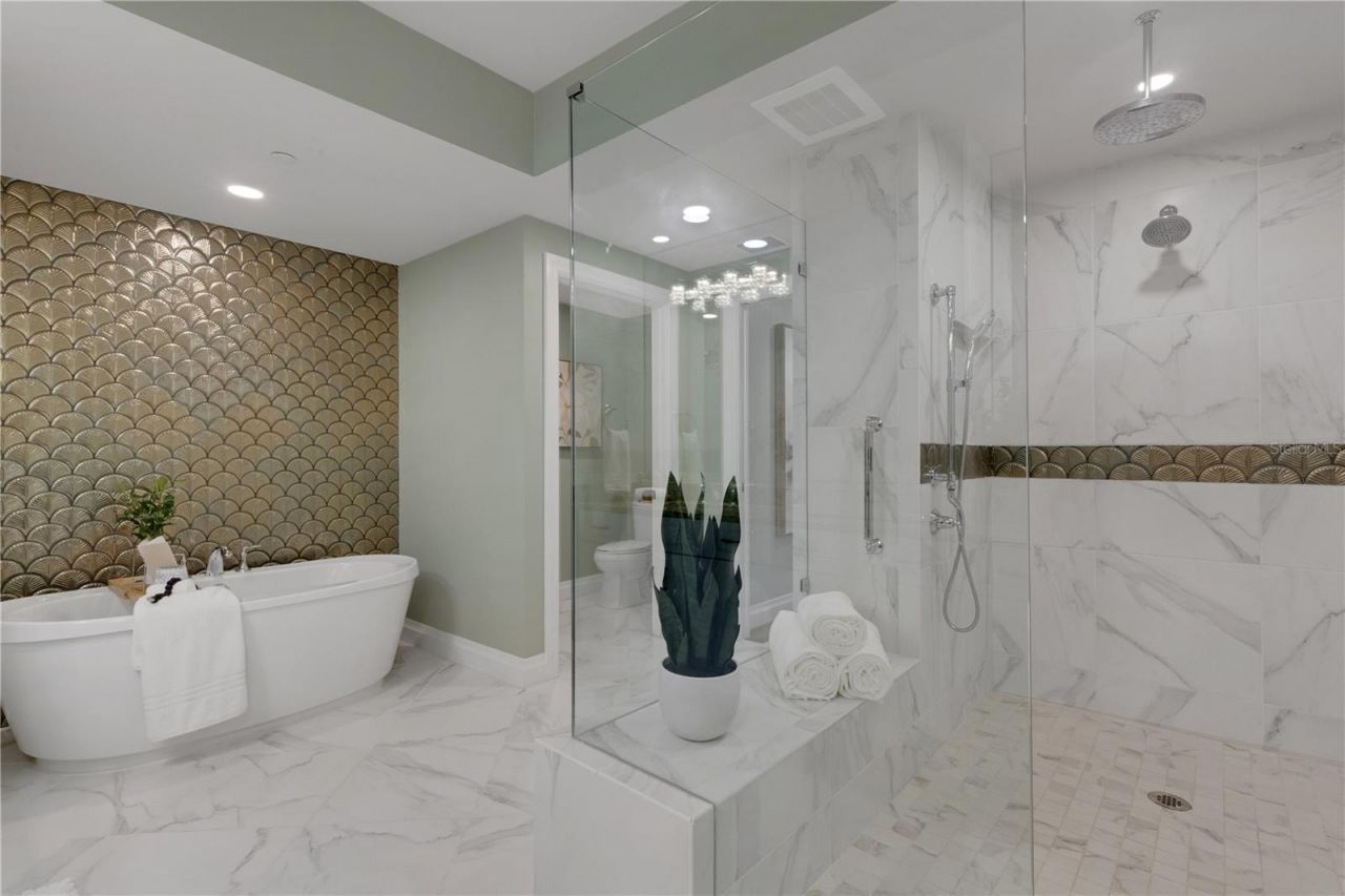 795 Collany Road, Unit 304, Saint Petersburg, FL 33715 Photo