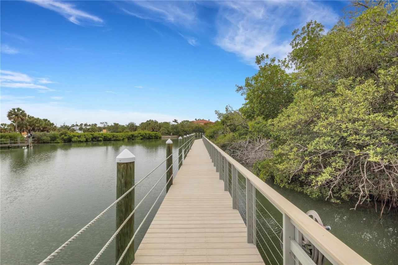 795 Collany Road, Unit 304, Saint Petersburg, FL 33715 Photo