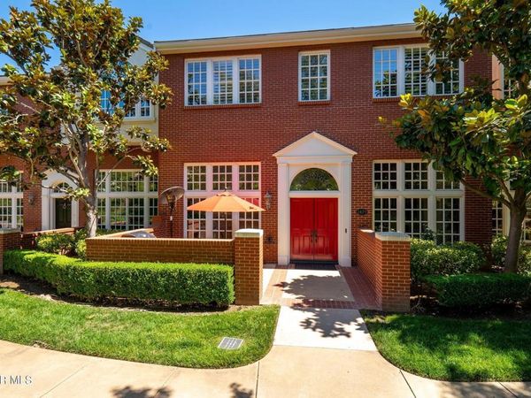 2479 Swanfield Court, Lake Sherwood, CA 91361