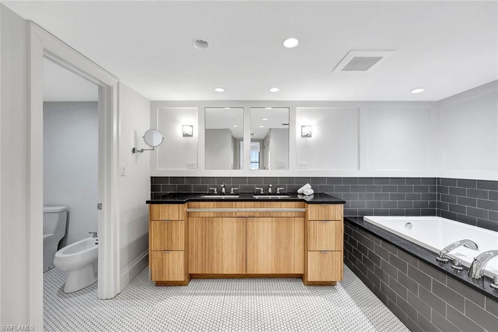 4451 Gulf Shore Blvd N, Unit 506, Naples, FL 34103 Photo