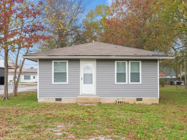 41 E 7th St E, Parsons, TN 38363