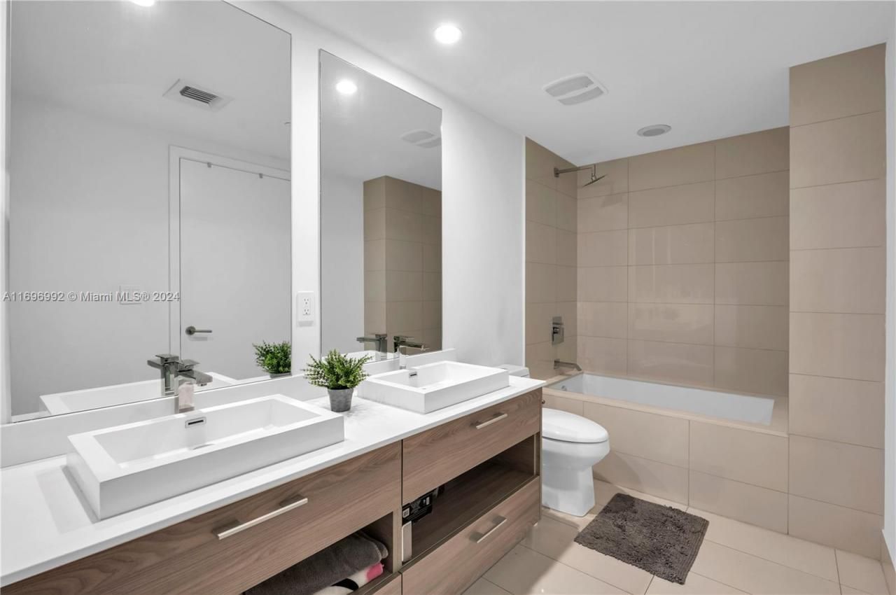 1300 S Miami Ave, Unit 3704, Miami, FL 33130 Photo