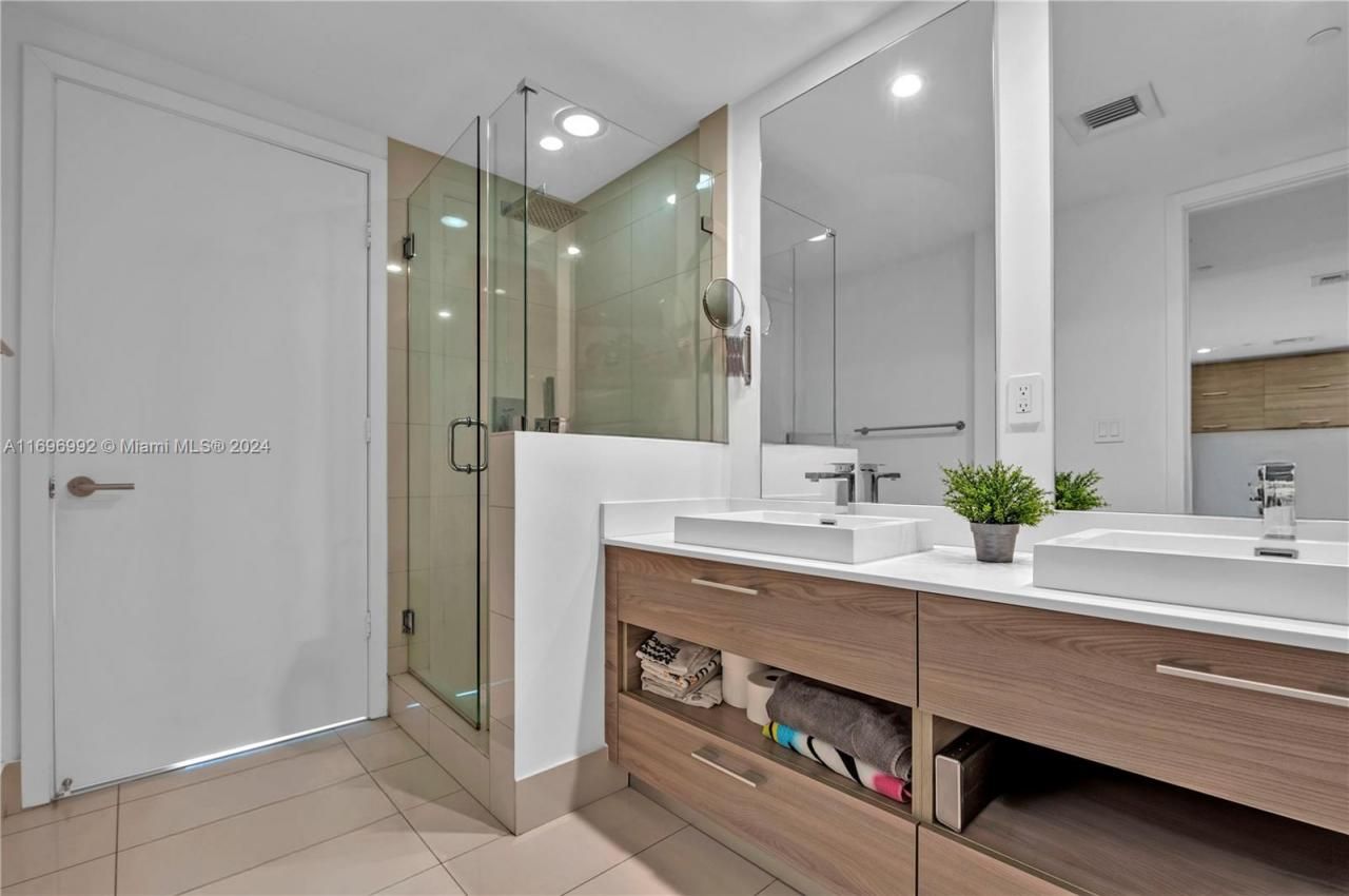 1300 S Miami Ave, Unit 3704, Miami, FL 33130 Photo