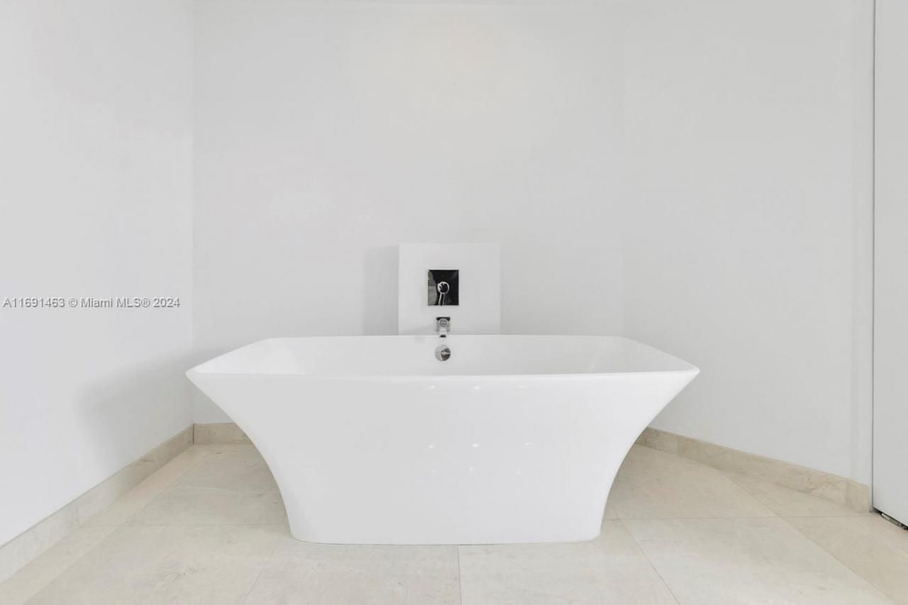 17301 Biscayne Blvd, Unit 1404, North Miami, FL 33160 Photo