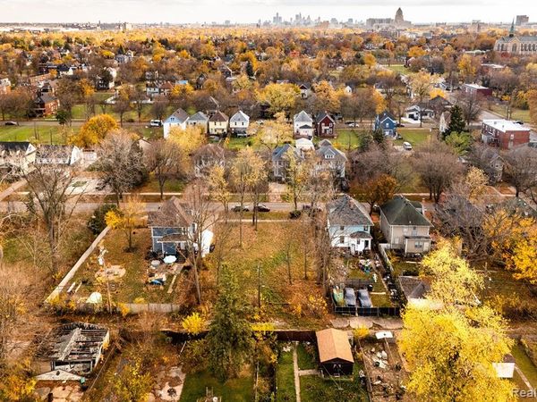 261 WOODLAND Street, Detroit, MI 48202