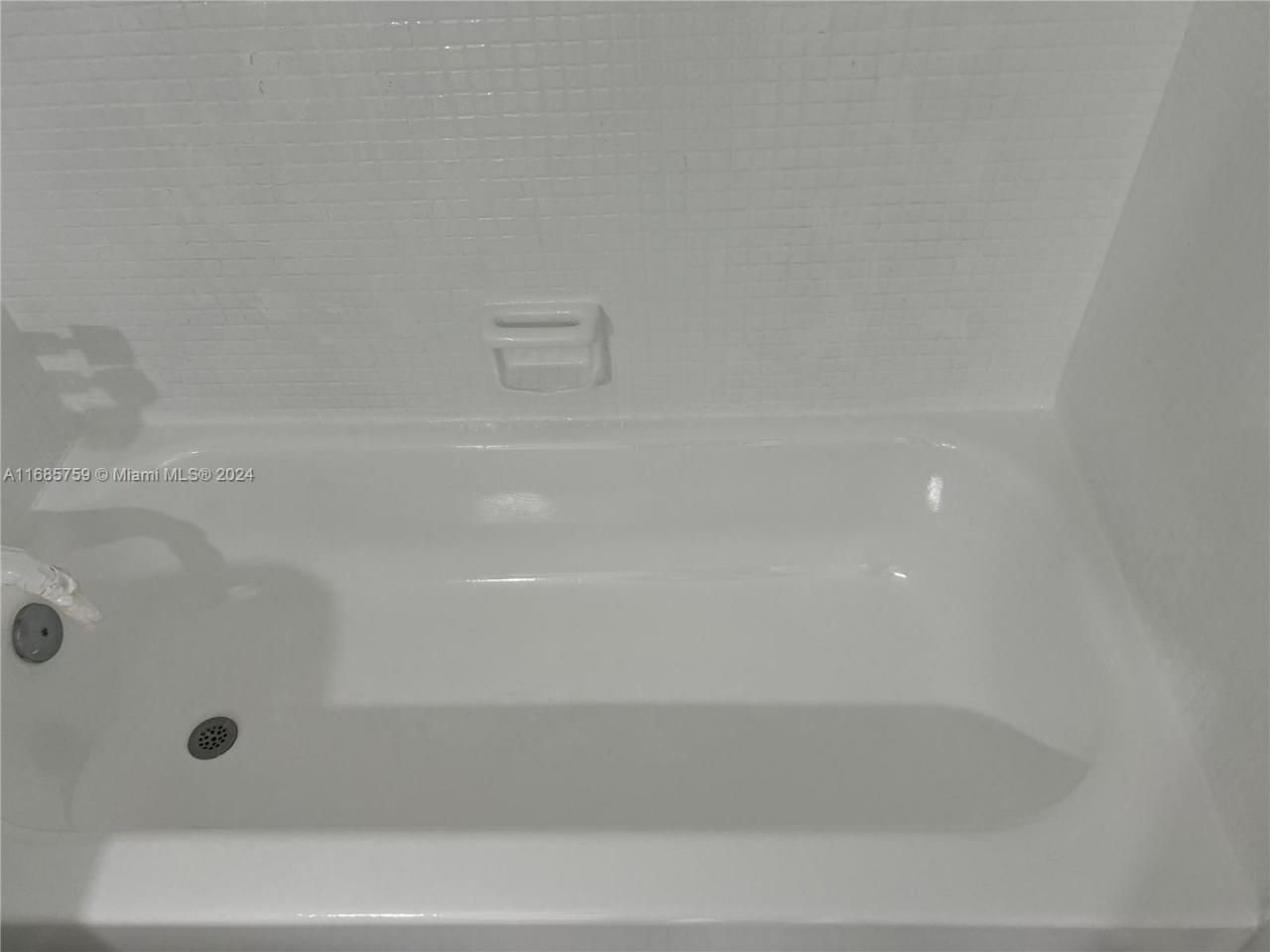 498 NW 165th St Rd, Unit D-607, Miami, FL 33169 Photo