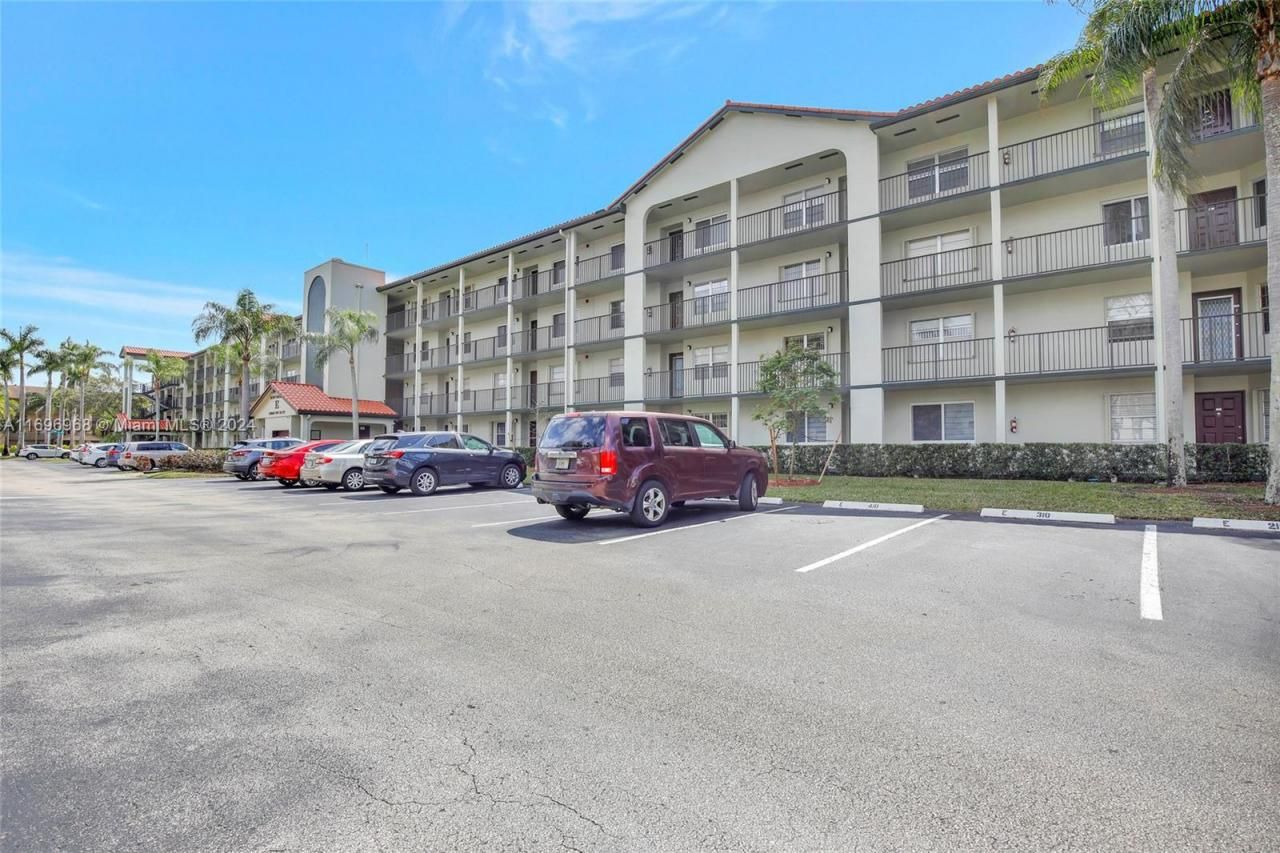 12900 SW 13th St, Unit 214E, Pembroke Pines, FL 33027 Photo