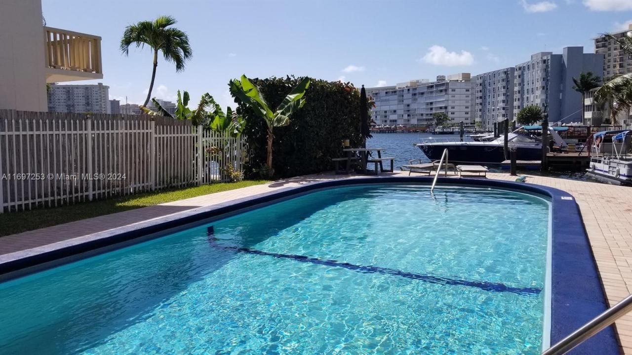 1900 Diana Dr, Unit 3E, Hallandale Beach, FL 33009 Photo